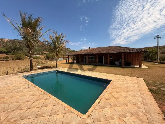 Sítio | 2 Hectares | 3 Suítes | Piscina | em Serra Negra-SP