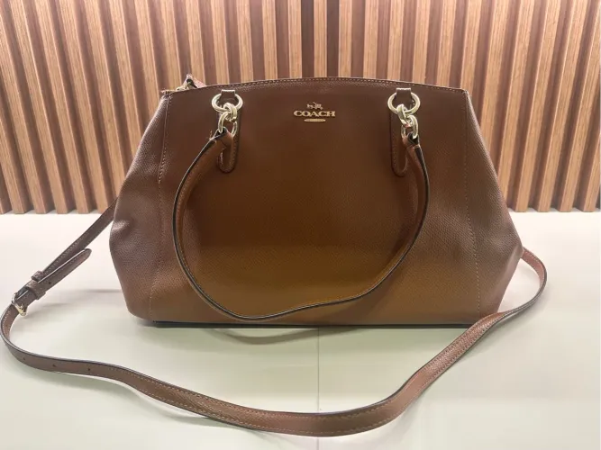 Bolsa Coach de Couro Marrom Original - Elegância e Estilo