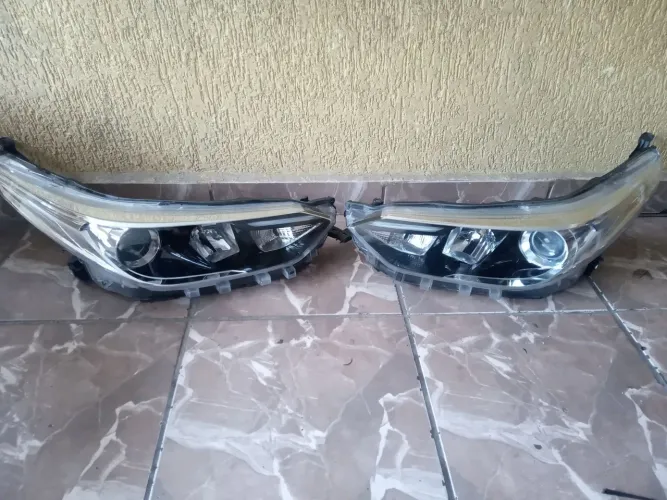 Farol Toyota Yaris Fumê 2019 A 2023 (Preço Unitário)