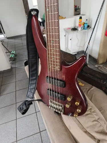VENDE-SE: Ibanez Soundgear SR505 (5 Cordas)