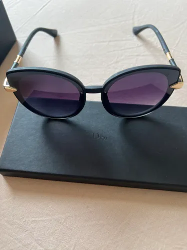 Óculos de sol feminino da marca Dior