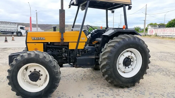 Trator Valtra 785 4x4