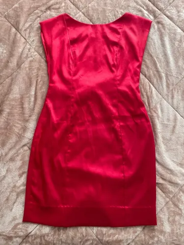 Vestido em tafetá vermelho