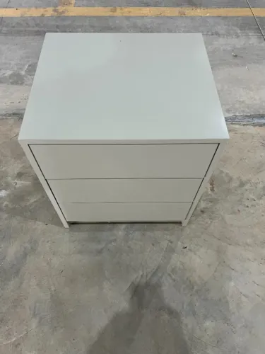 Criado com 3 Gavetas e Rodas em Excelente Estado de Conservação