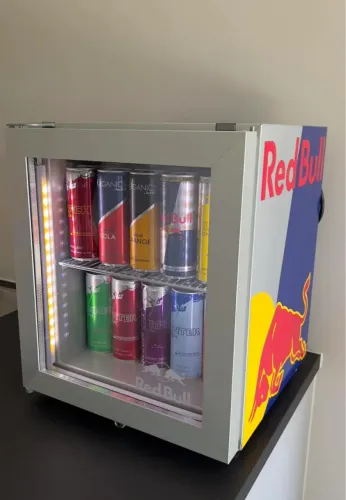 Mini Geladeira Red Bull