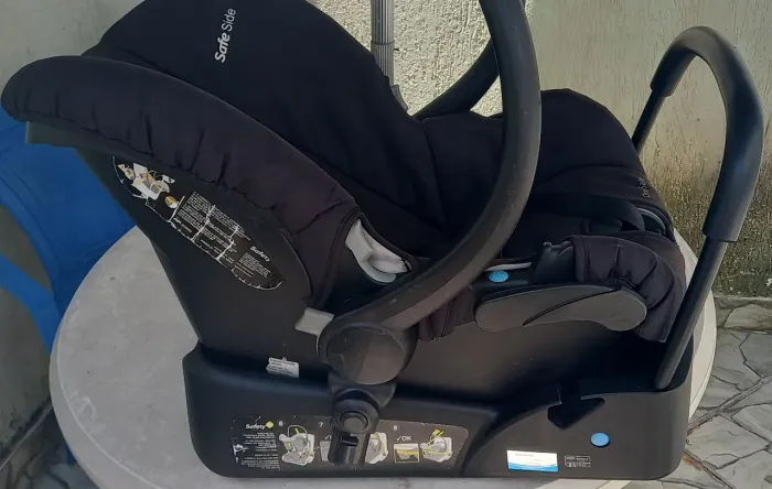 Cadeirinha para carro/bebê conforto.