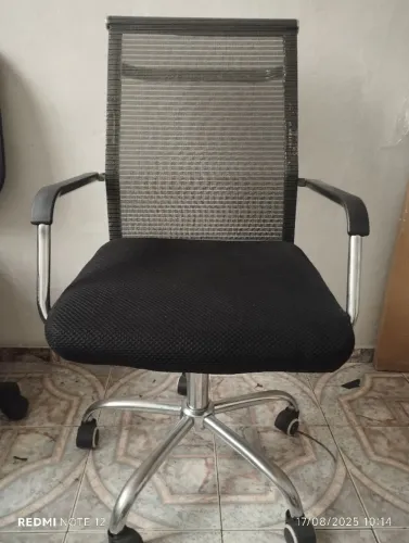 Cadeira de Escritório Ergonômica com Rodinhas