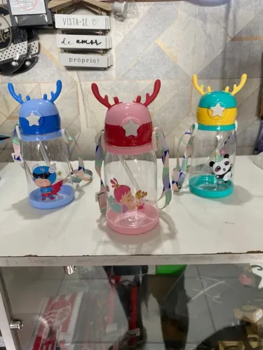 Garrafas de água infantis com canudo - Diversas cores