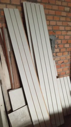 Placas canaletadas para cabides R$ 10 cada tem 7 peças 