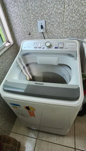 A Lavadora de Roupas 12 Kg Panasonic 110VAutomática NA-F120B1W.<br>