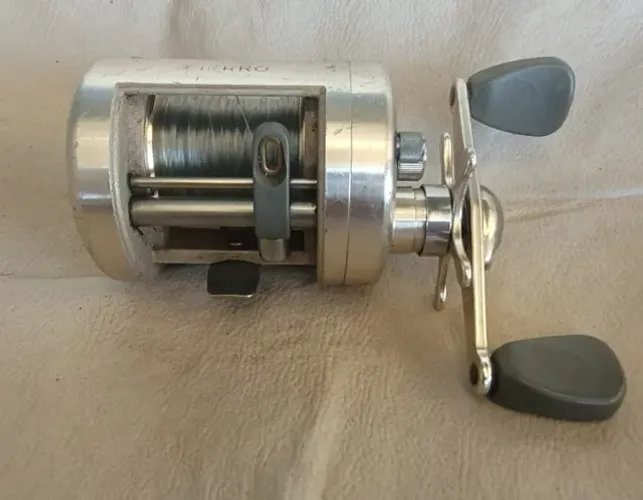Carretilha de perfil redondo Marine Sports - Fierro 6000 xwl