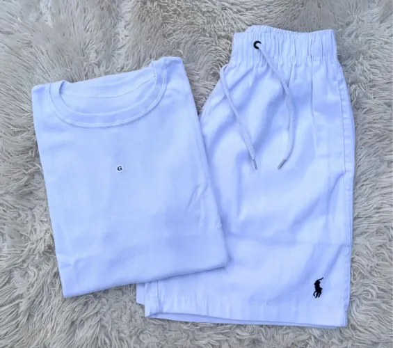 Conjunto Camiseta e Bermuda Branca