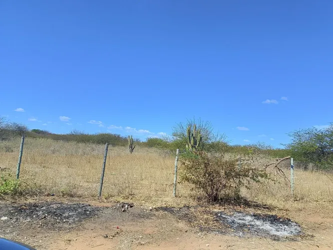 Vende-se terreno na Ponta da Serra