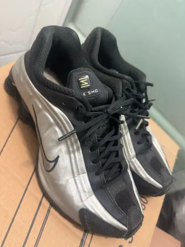 Nike Shox Prata e Preto