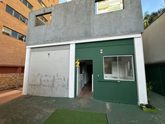 Casa Comercial para Locação em Moema - São Paulo-SP: 10 Salas, 3 Banheiros, 360m² de Área.