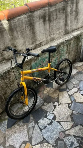 Bicicleta BMX Infantil Aro 20  Action Cross Status 
