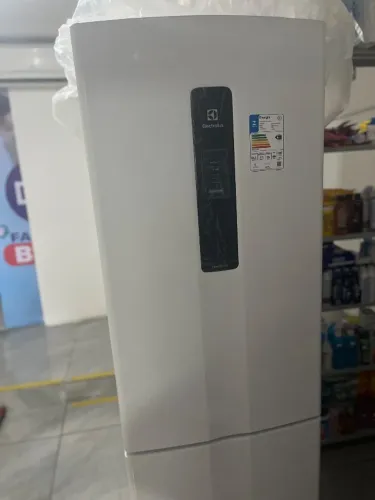 geladeira Eletrolux DB44 Bottom Frost Free com autoSense  e gaveta hortifruti 400L Branca