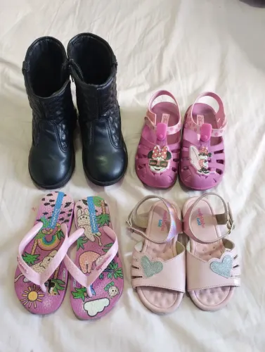 4 pares de calçados infantil menina