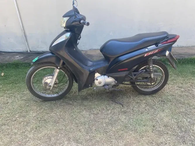 Honda Biz 125 - 2015 - Emplacada