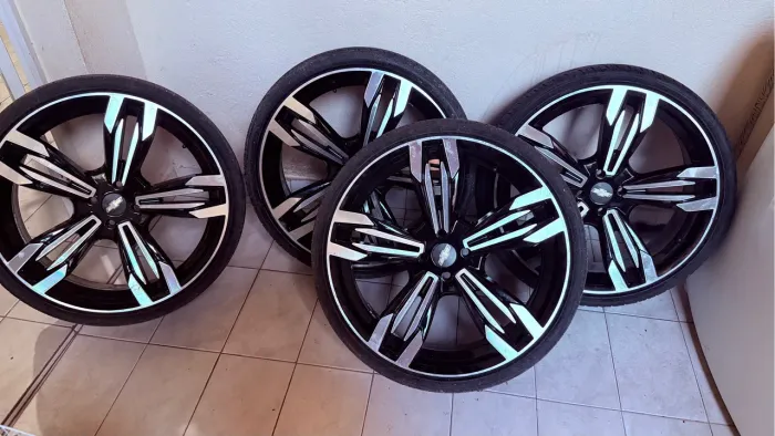 Rodas aro 20 4X100 com Pneus bons 225/30