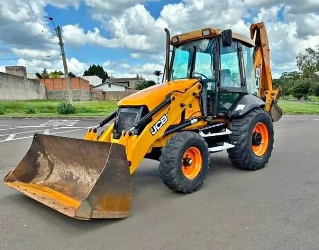 retroescavadeira JCB