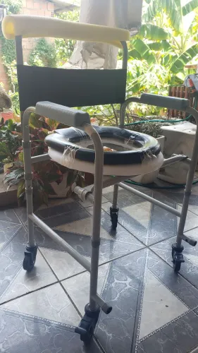 Cadeira de banho e de rodas