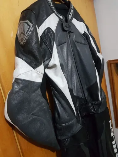 Macacão em couro legítimo p/ motociclista