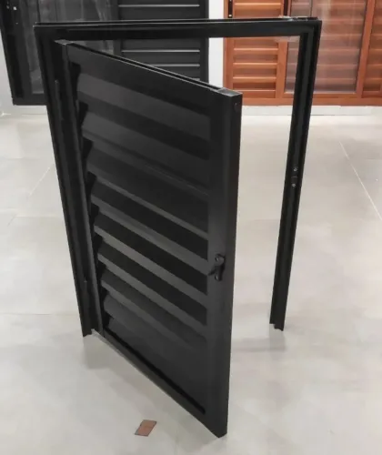 Alçapão Abrigo 80 x 60 - Preto: A Solução Perfeita para Seu Espaço!