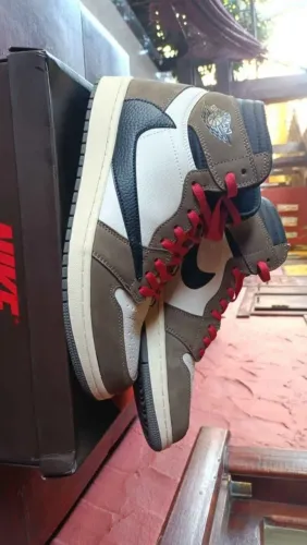 Tenis jordan 1 Travis Scott high original com a caixa