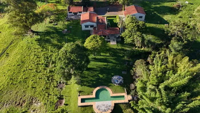 *EXCELENTE SÍTIO A VENDA EM ITAPETININGA-SP* ?? Área Total: 9,0 Alqueires ou 21,8 Hectares