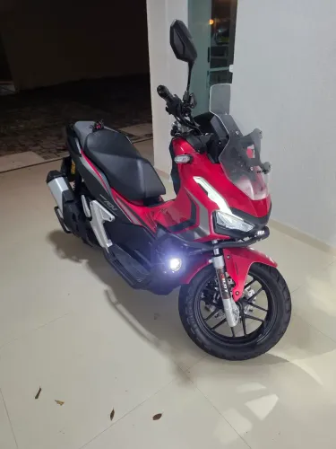 Honda ADV 150 2024 com apenas 4 mil km