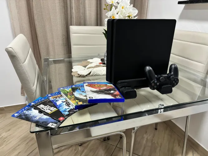 PS4 Slim com SSD 480GB + 6 Jogos Físicos + Suporte com Carregador