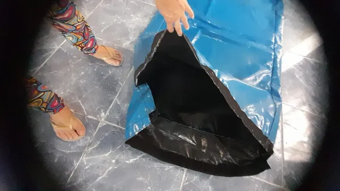 Capa em lona reforçada, com velcro