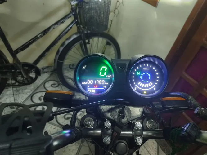 Vende se está moto IPVA pago 