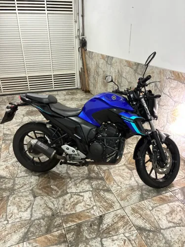 fz25 2024 com escape, trava anti micha, cavalete central, retrovisor esportivo etc