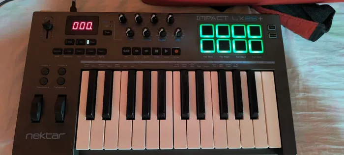 Impact LX 25 Nektar