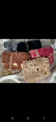 Bolsas bordadas em tela