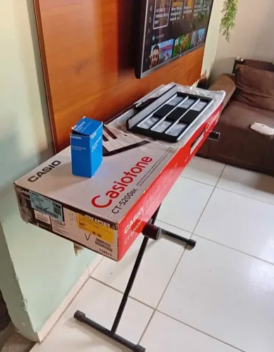 Teclado Casio CT-S200 Preto - Praticamente Novo (Com Suporte)