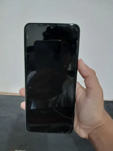 Celular A04s Danificado com a Tela Quebrada