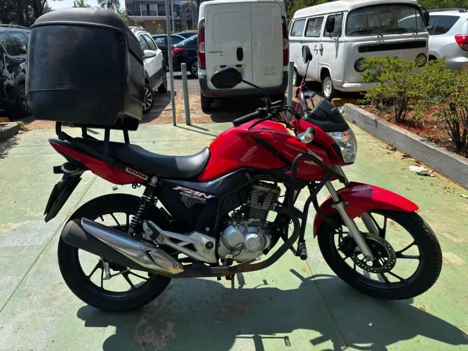 Fan 160 Vermelha com Baú 