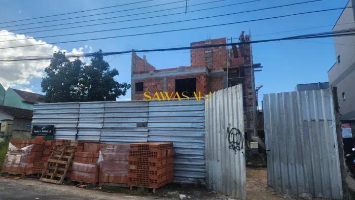 Sobrado Padrão para Venda no Uberaba Curitiba-PR