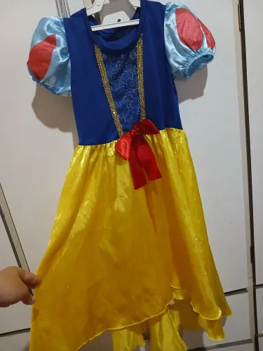 Fantasia Branca de neve para menias de 4 a 6 anos vem com a capa