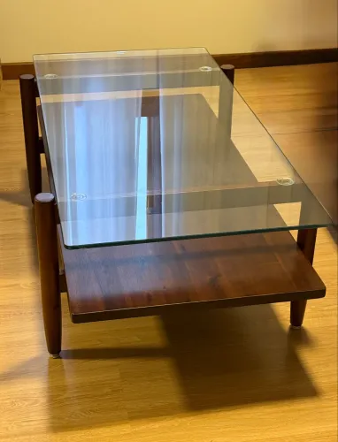 Mesa de Centro Retrô / Mid-Century em Madeira Maciça e Vidro 8 mm