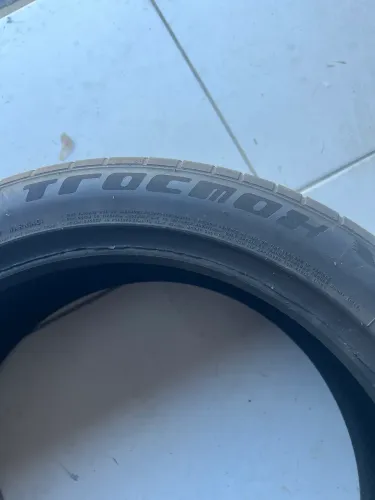 Vendo pneus 235/45/19