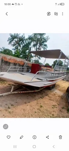 Vendo lancha com motor Suzuki 140 HP 4t, 600 horas. *