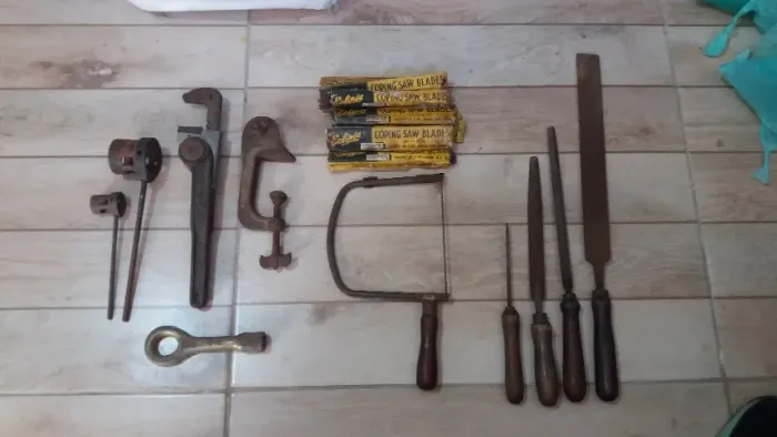 LoteFerramentas antigas Vintage e laminas