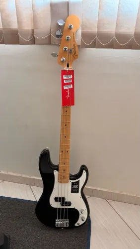 Baixo Fender Precision Player 2