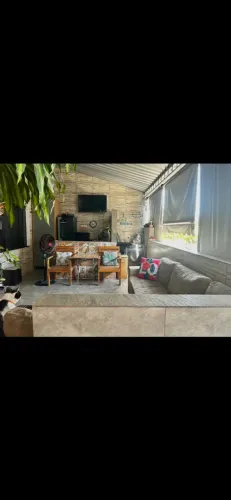 Alugo casa