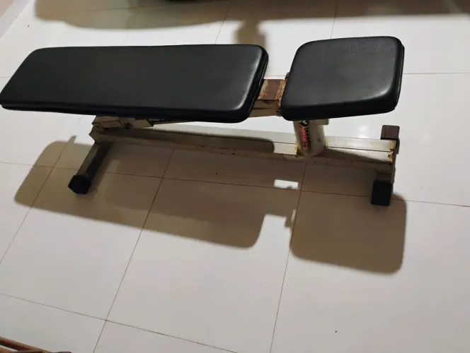 Banco para musculação, reto e inclinado R$ 300,00.