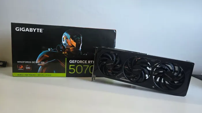 Placa de Vídeo RTX 5070 12GB - Estado de Nova (Na Caixa)